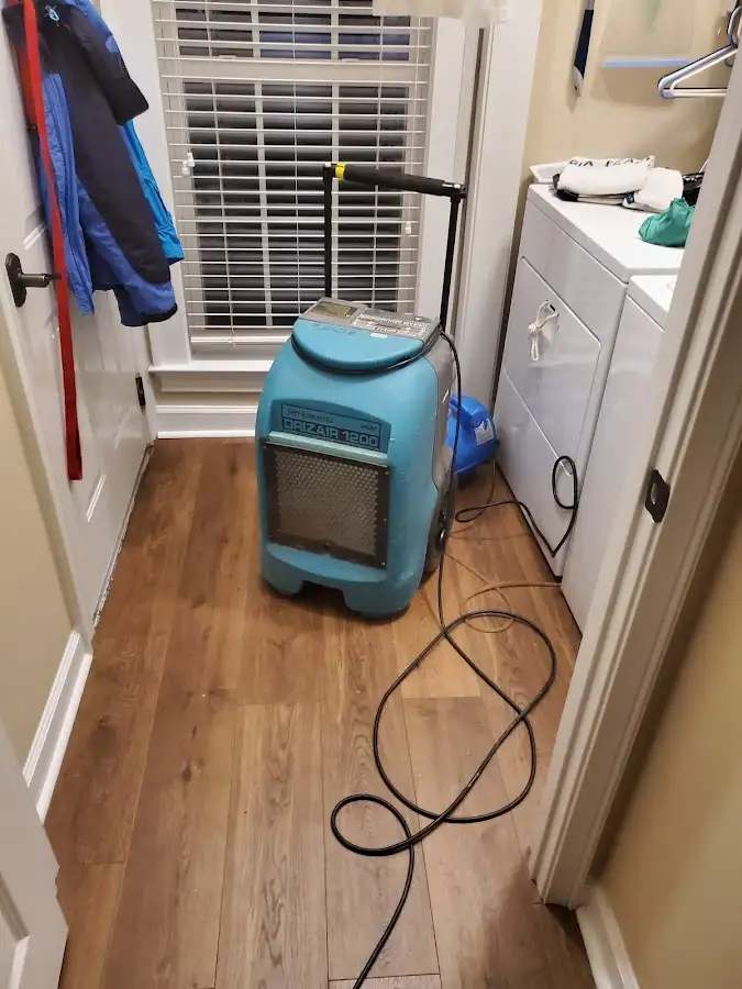 Commercial dehumidifier deployed for Crawl Space Restoration in Vadnais Heights